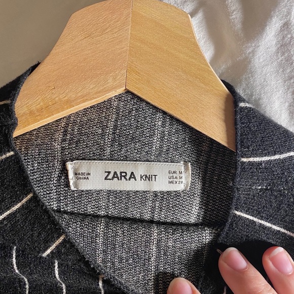 Striped ZARA Mock-neck Sweater Size Medium - Picture 3 of 3